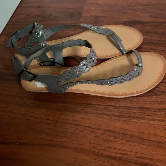Grey sandals. - Picture 2 of 3